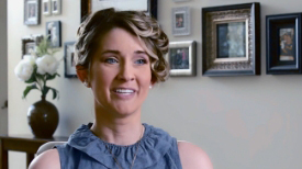 Woman in dark blue sleeveless blouse sitting in dental office